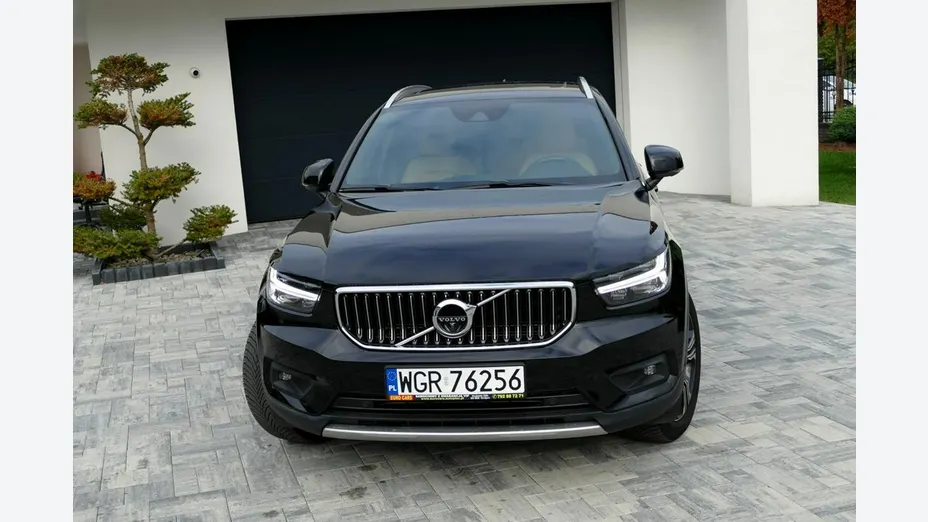 VOLVO XC40 -