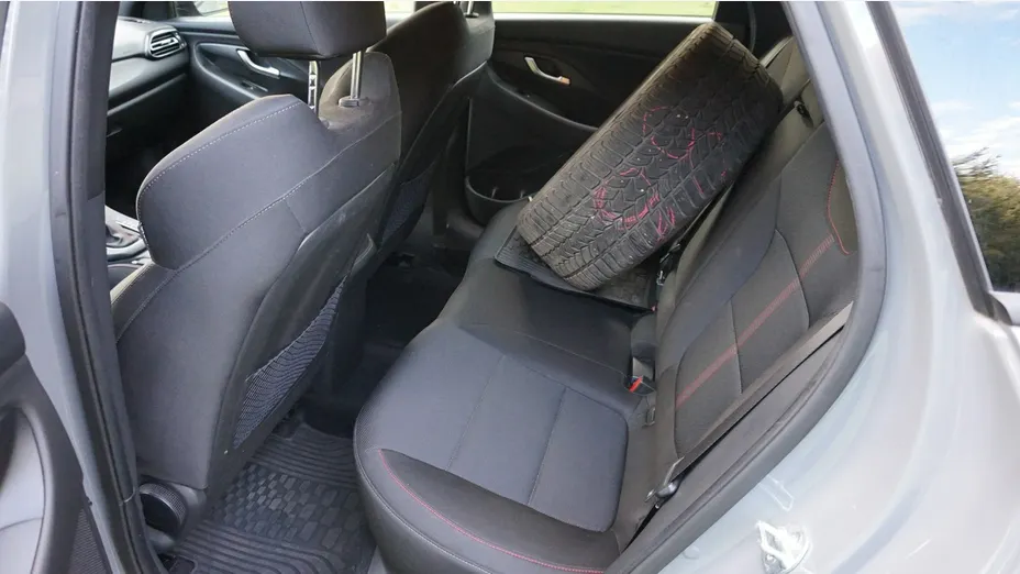 HYUNDAI i30 -