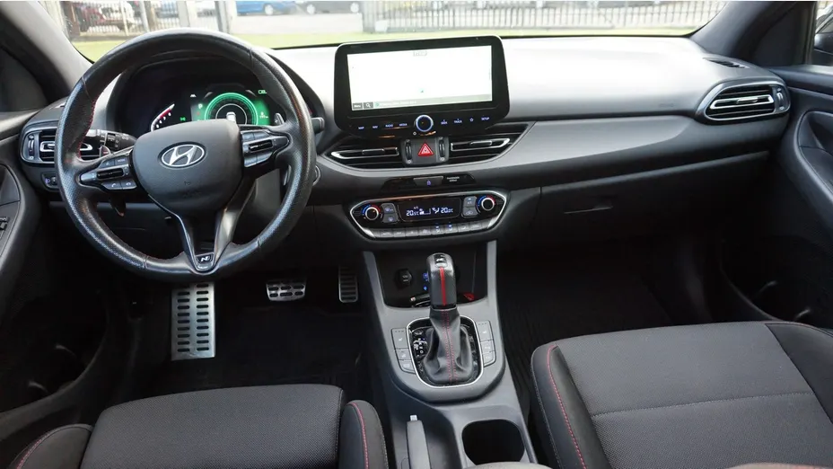 HYUNDAI i30 -