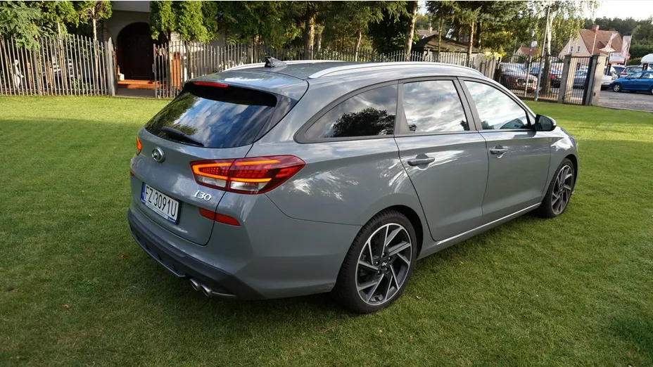 HYUNDAI i30 -