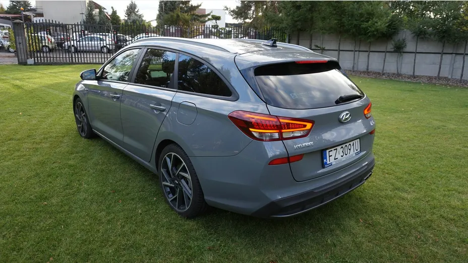 HYUNDAI i30 -