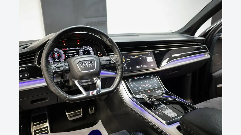 AUDI Q7 -
