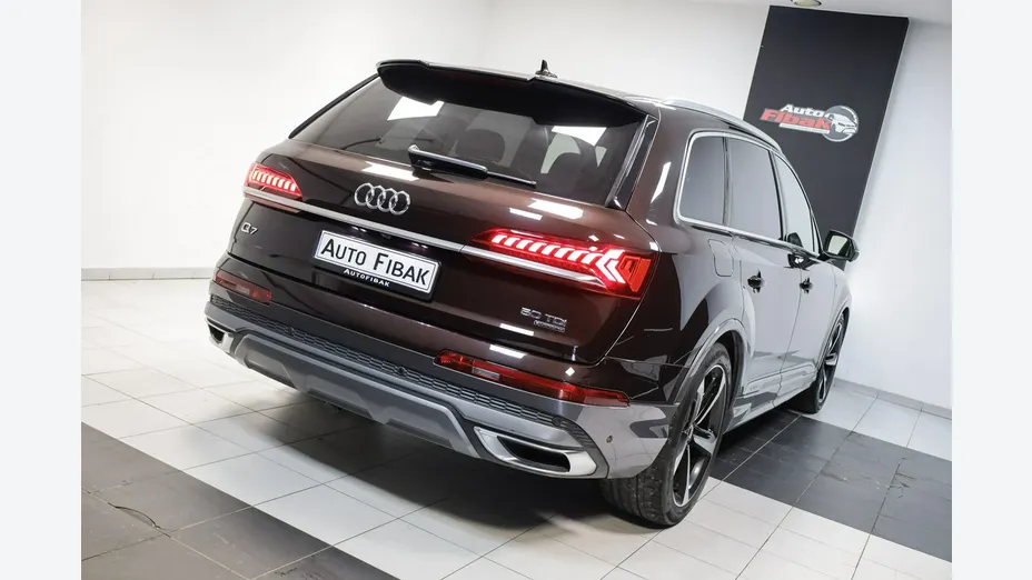 AUDI Q7 -