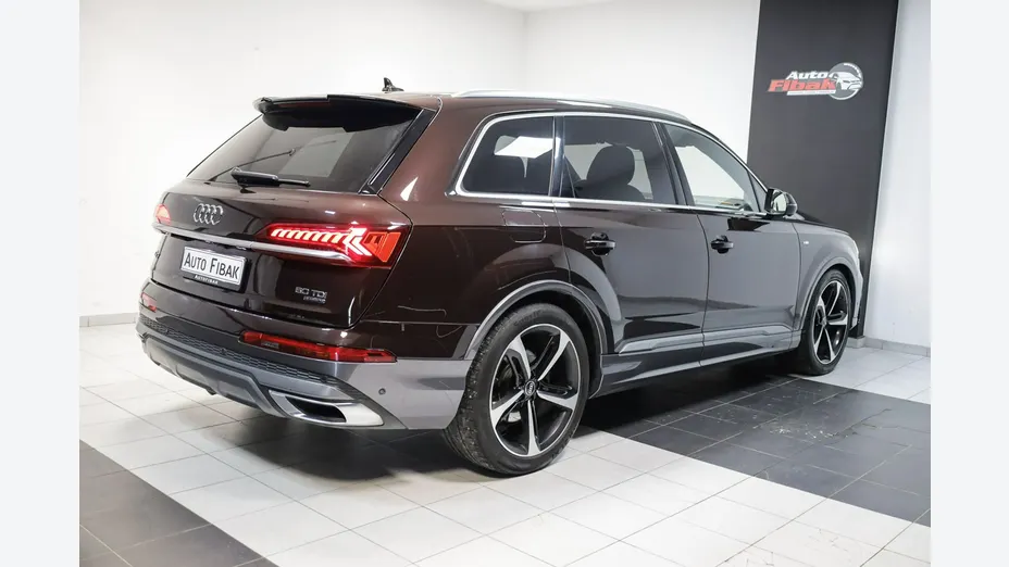AUDI Q7 -