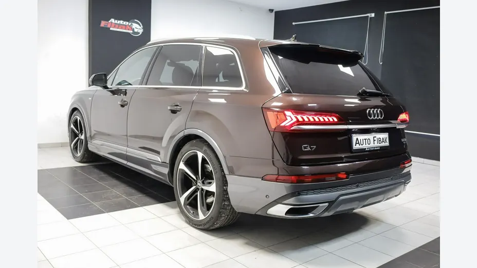 AUDI Q7 -
