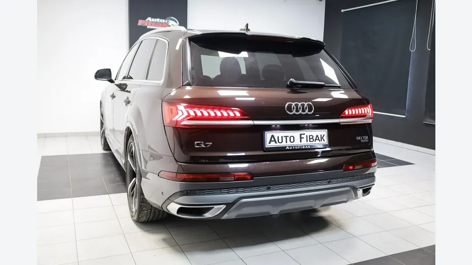 AUDI Q7 -