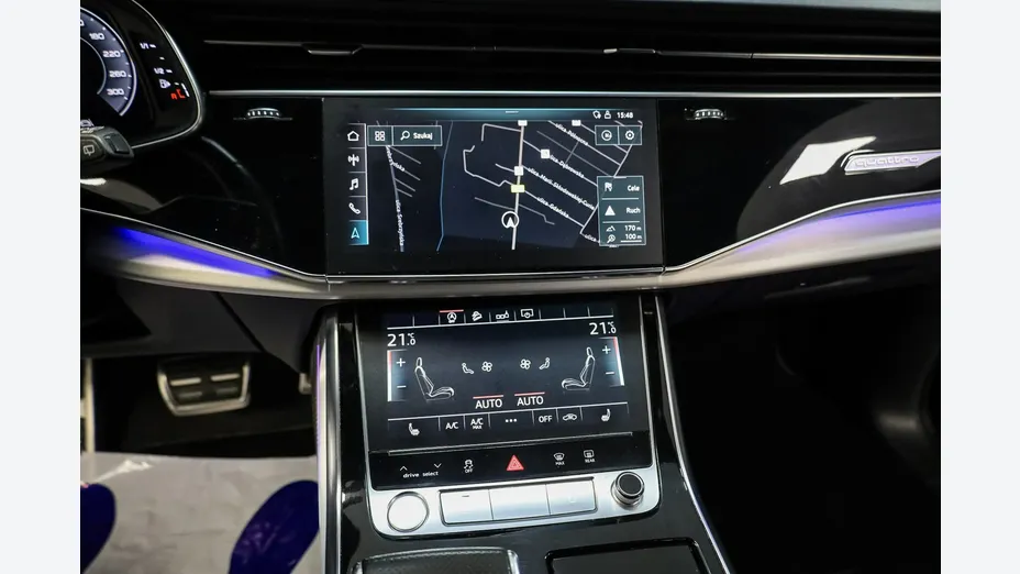 AUDI Q7 -