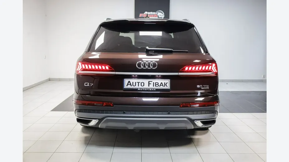 AUDI Q7 -