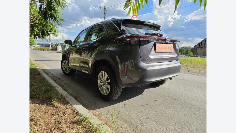 TOYOTA Yaris Cross -
