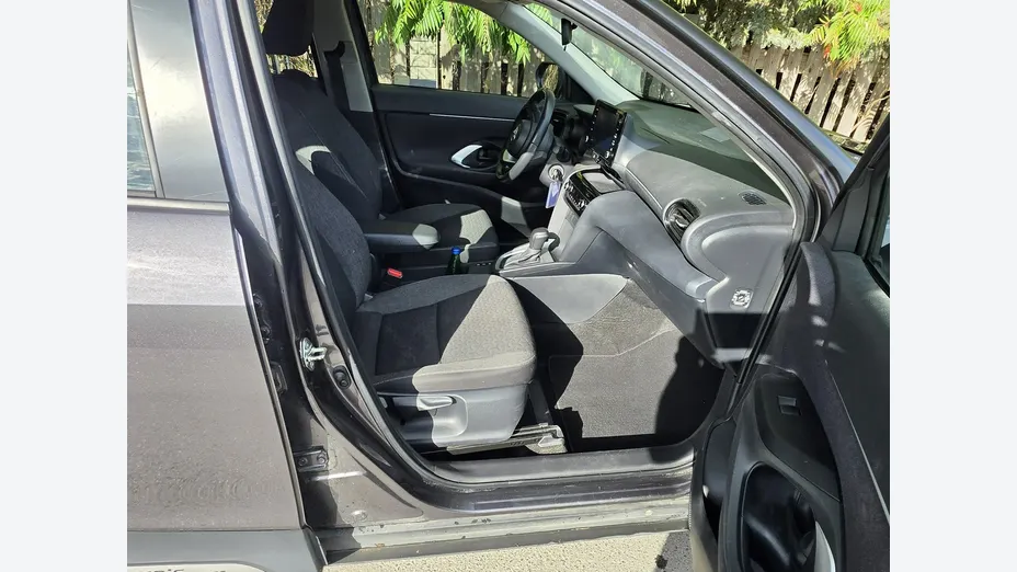 TOYOTA Yaris Cross -