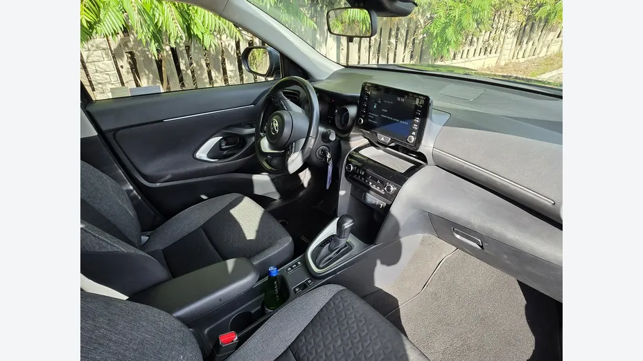 TOYOTA Yaris Cross -