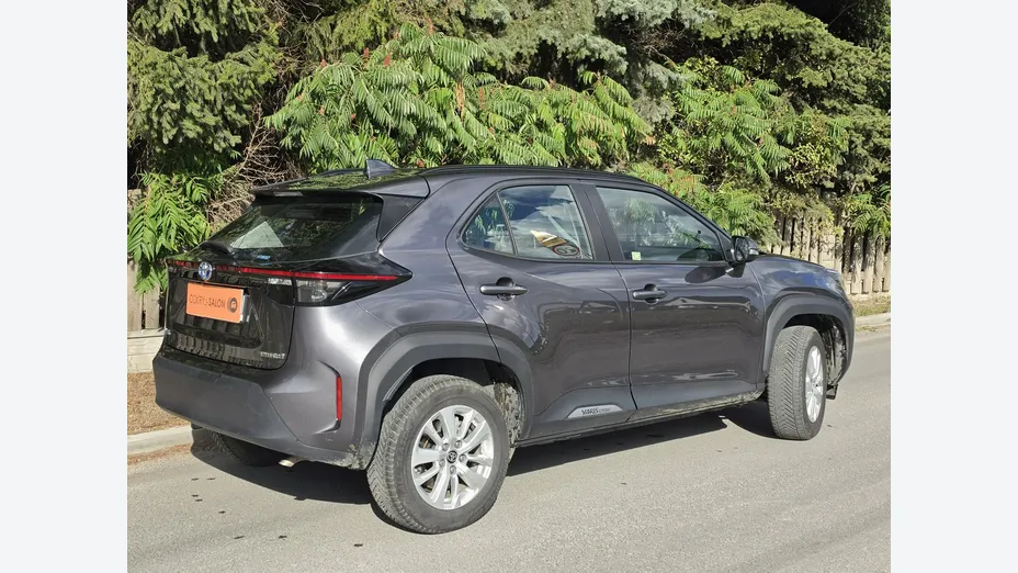 TOYOTA Yaris Cross -