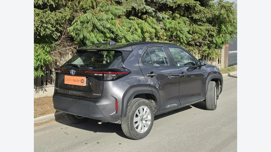 TOYOTA Yaris Cross -