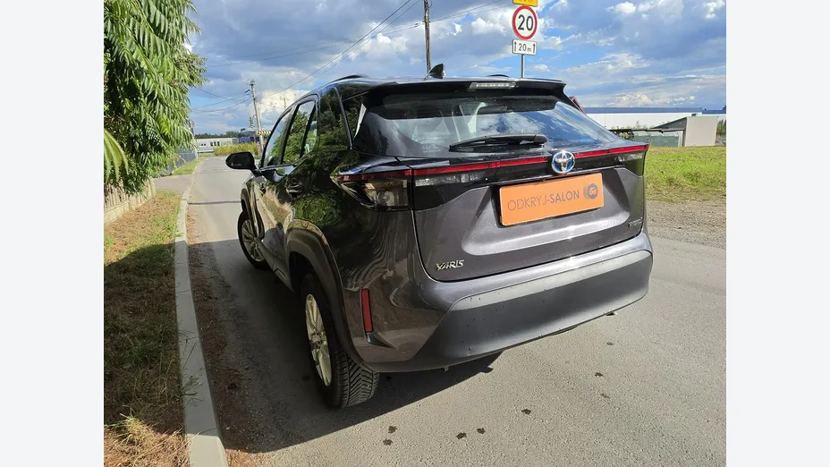 TOYOTA Yaris Cross -