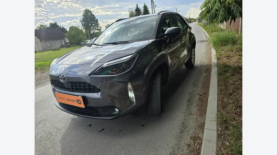 TOYOTA Yaris Cross -