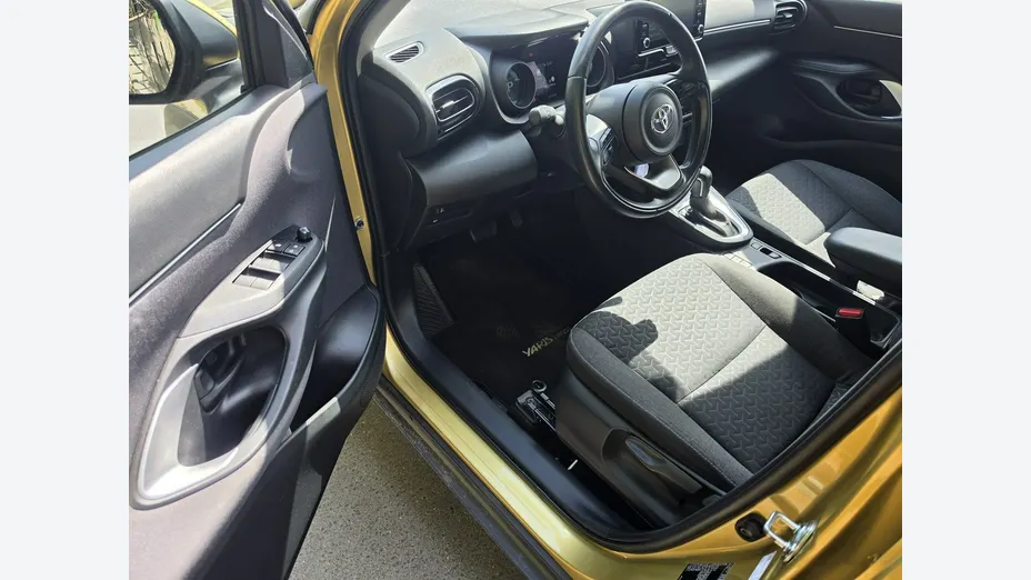 TOYOTA Yaris Cross -