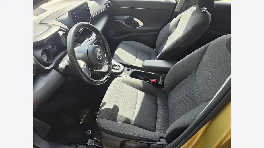 TOYOTA Yaris Cross -