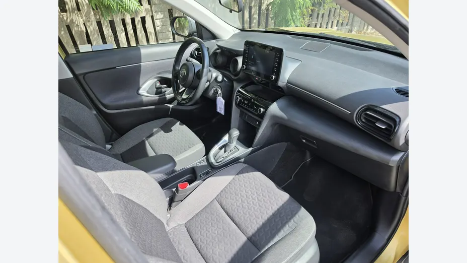 TOYOTA Yaris Cross -