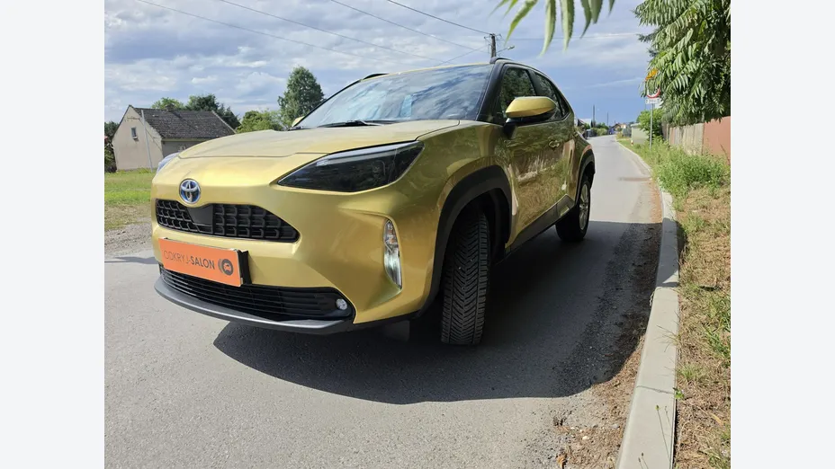 TOYOTA Yaris Cross -
