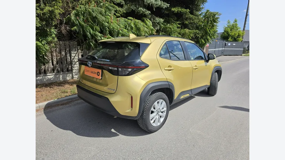 TOYOTA Yaris Cross -