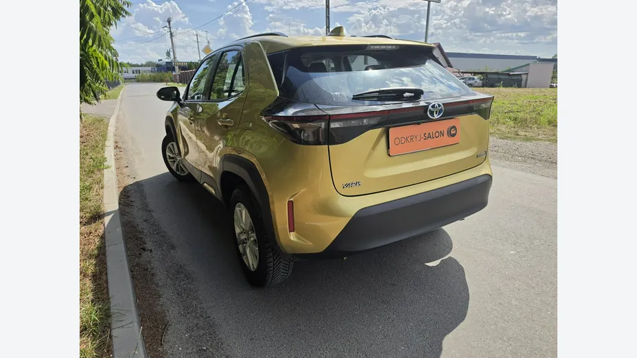 TOYOTA Yaris Cross -