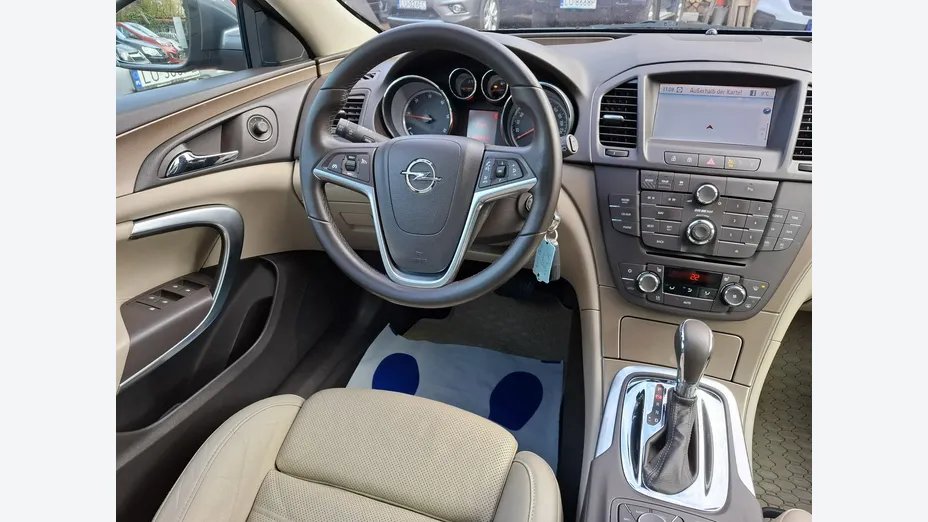 OPEL Insignia -