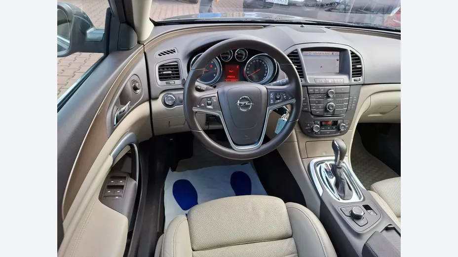 OPEL Insignia -