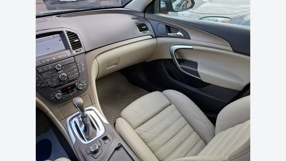 OPEL Insignia -