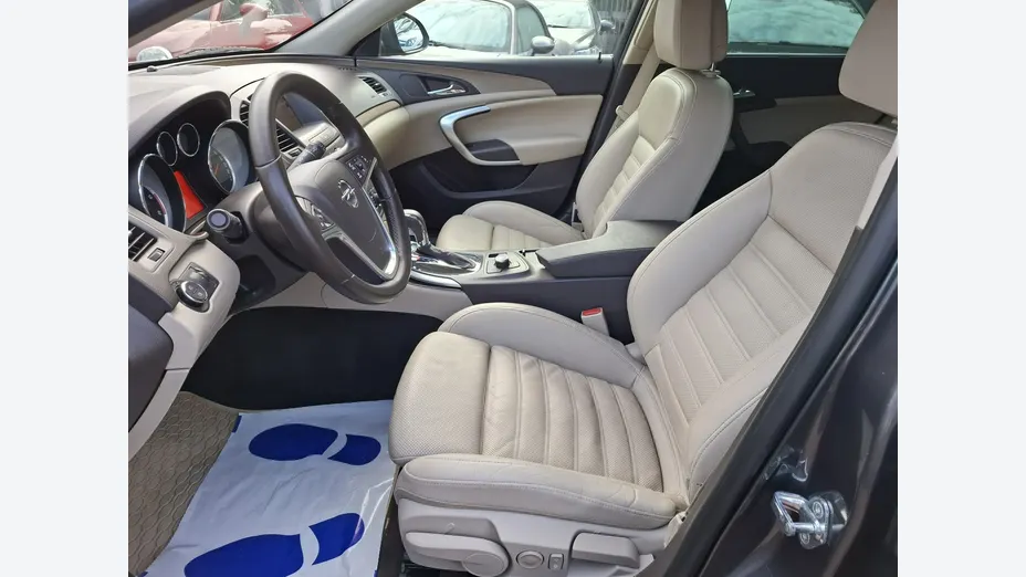 OPEL Insignia -