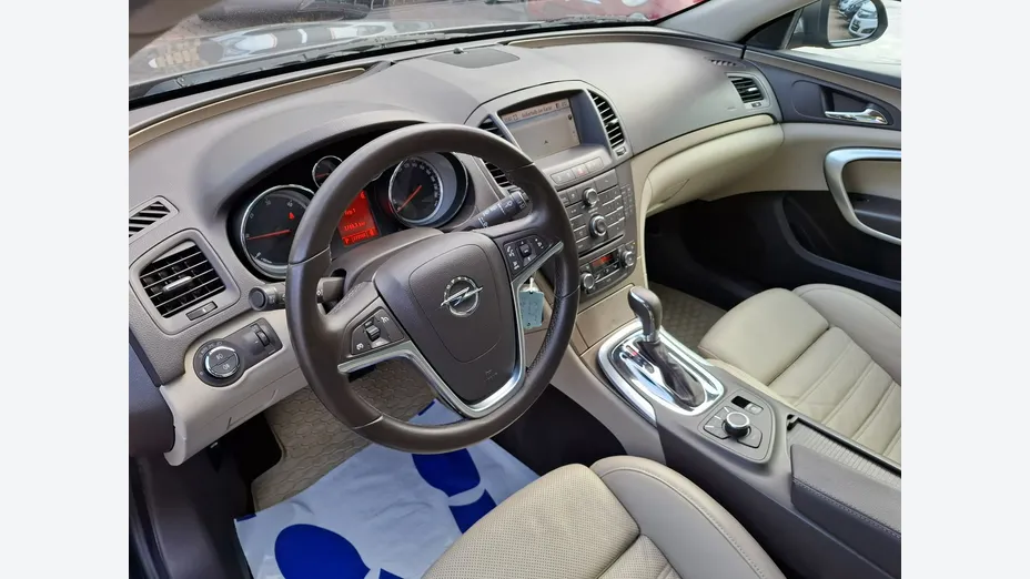 OPEL Insignia -