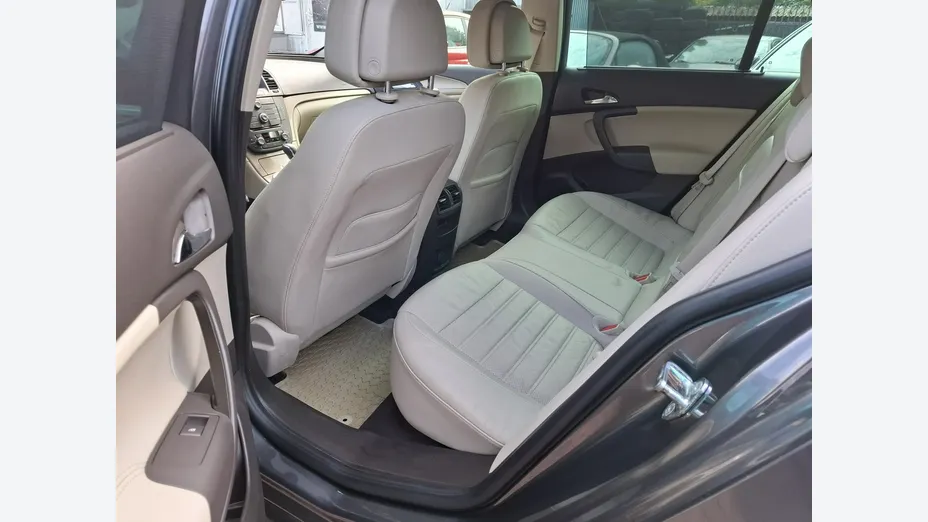 OPEL Insignia -