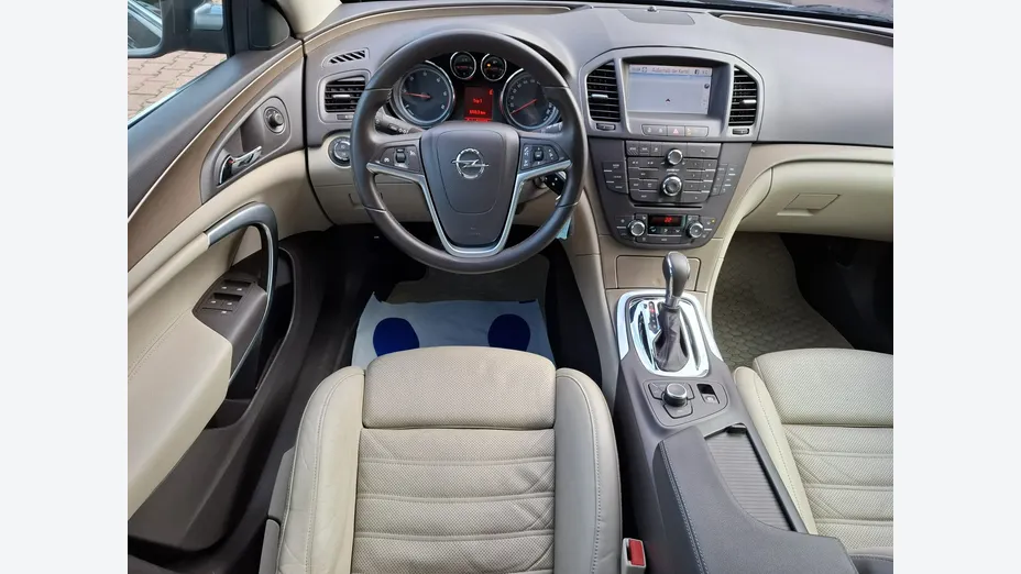 OPEL Insignia -