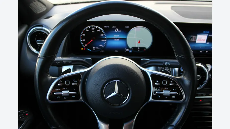 MERCEDES-BENZ GLB -