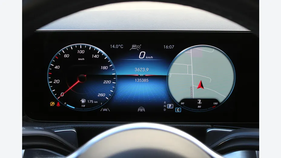 MERCEDES-BENZ GLB -