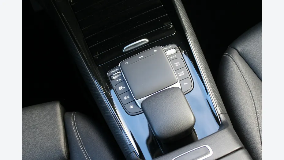 MERCEDES-BENZ GLB -