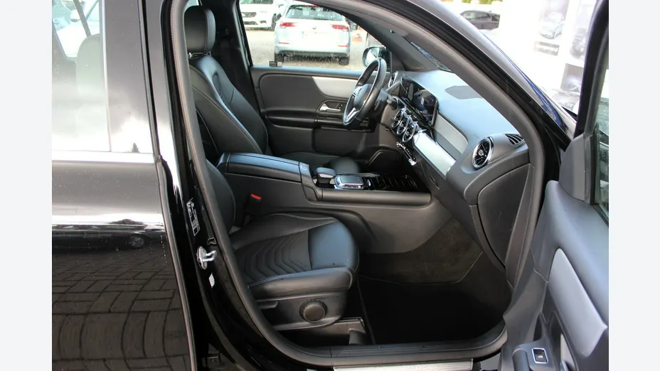MERCEDES-BENZ GLB -