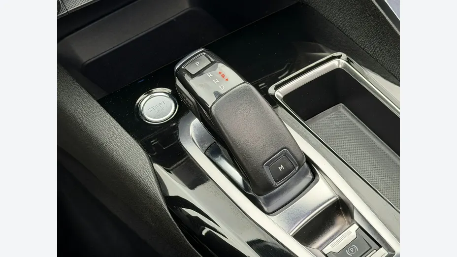 PEUGEOT 3008 -