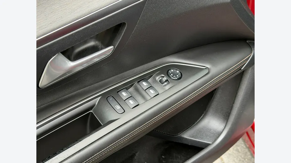 PEUGEOT 3008 -