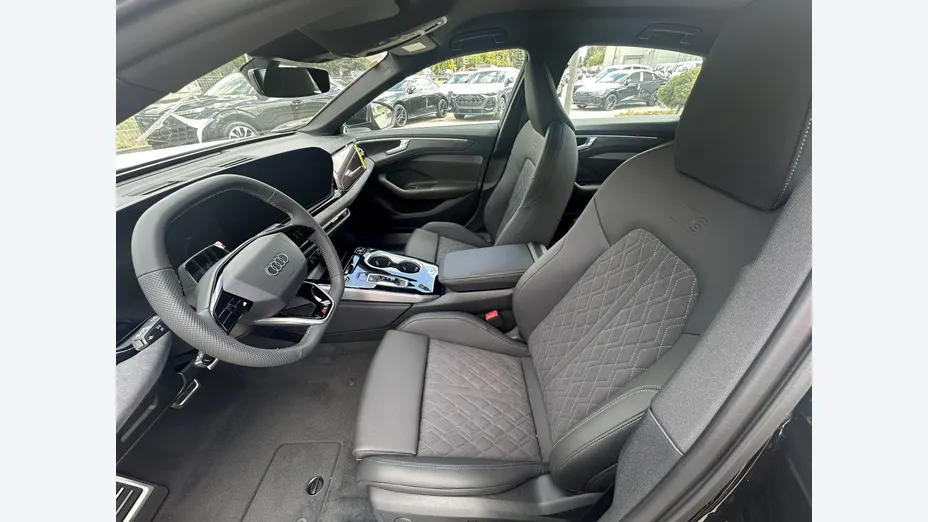AUDI A6 -