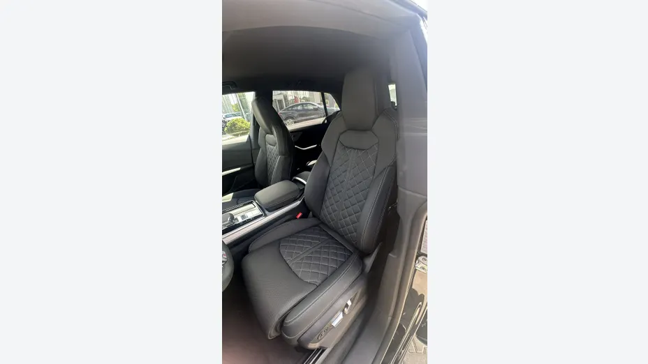 AUDI Q8 -