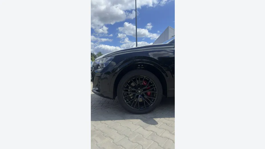 AUDI Q8 -