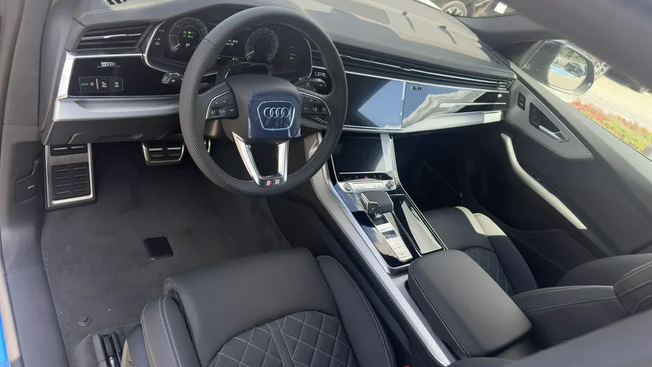 AUDI Q8 -