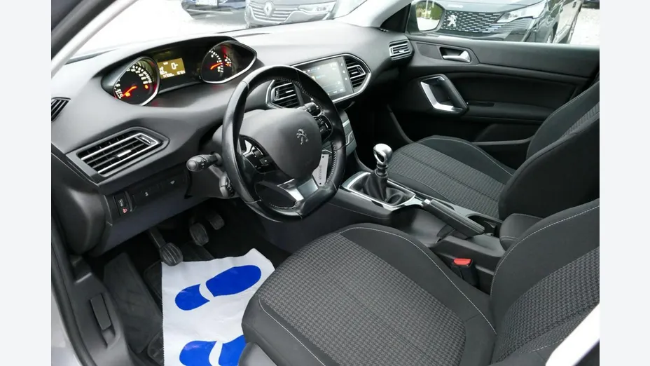 PEUGEOT 308 -