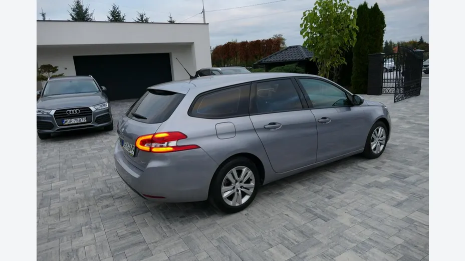 PEUGEOT 308 -