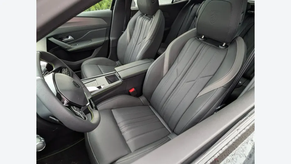 PEUGEOT 408 -