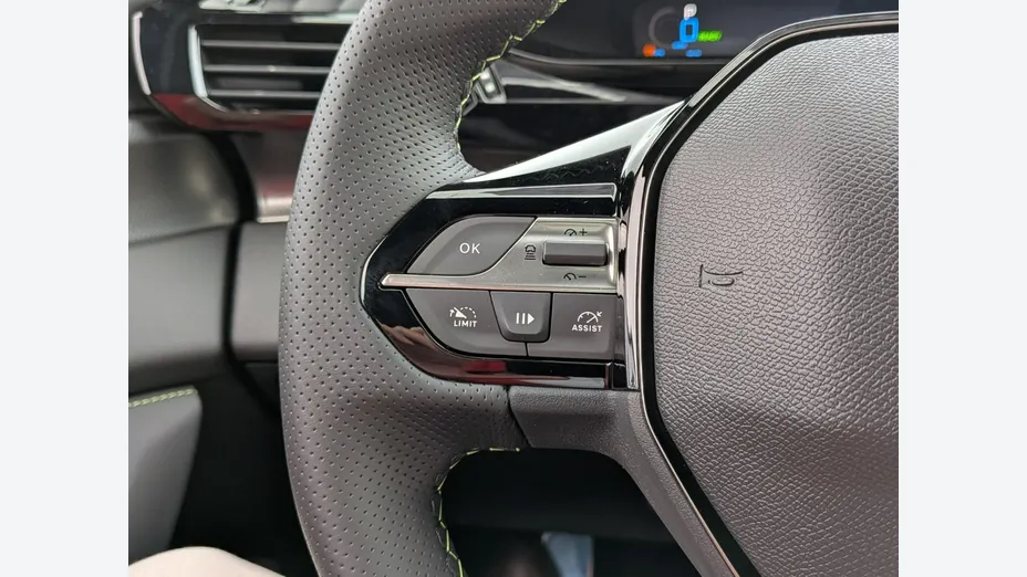 PEUGEOT 408 -