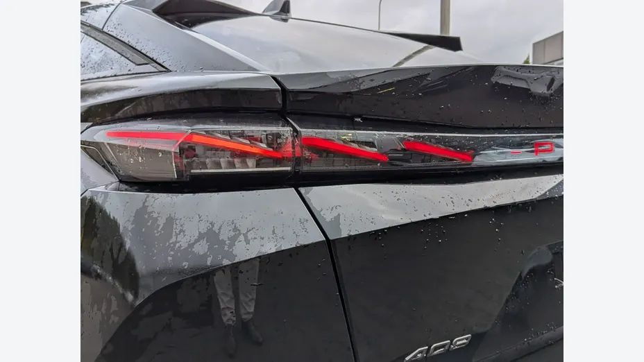 PEUGEOT 408 -