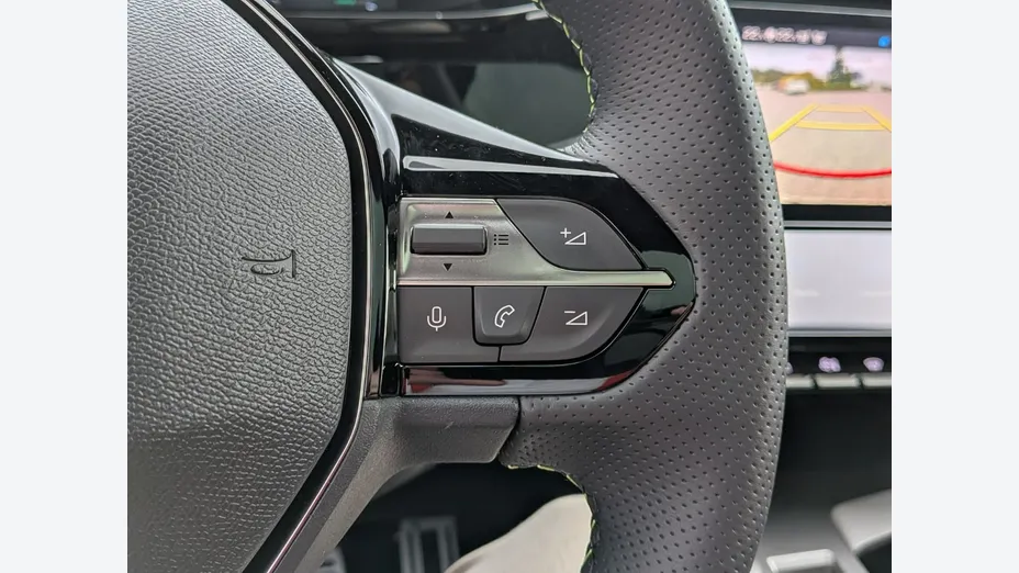 PEUGEOT 408 -