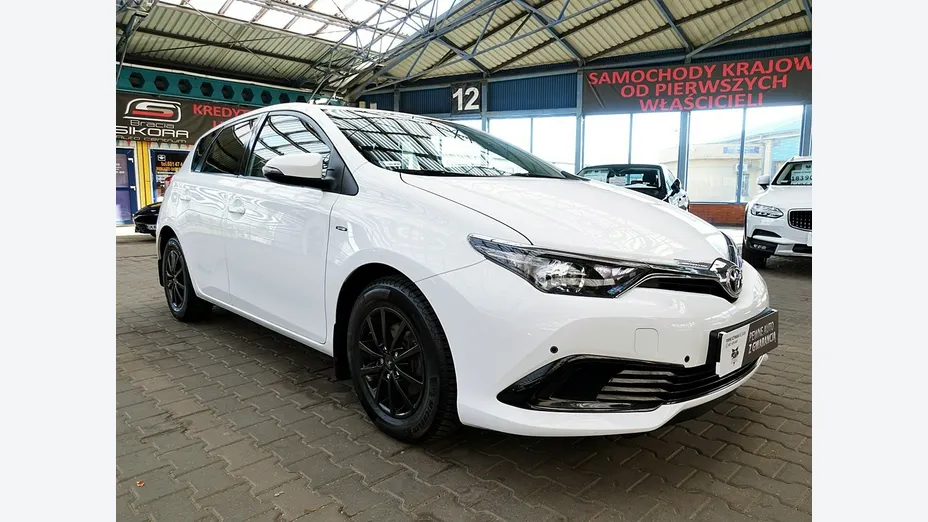 TOYOTA Auris -