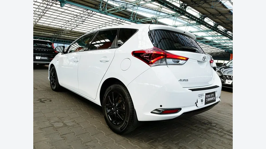 TOYOTA Auris -